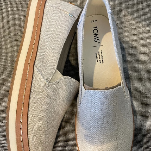 Brand new toms - Picture 2 of 3
